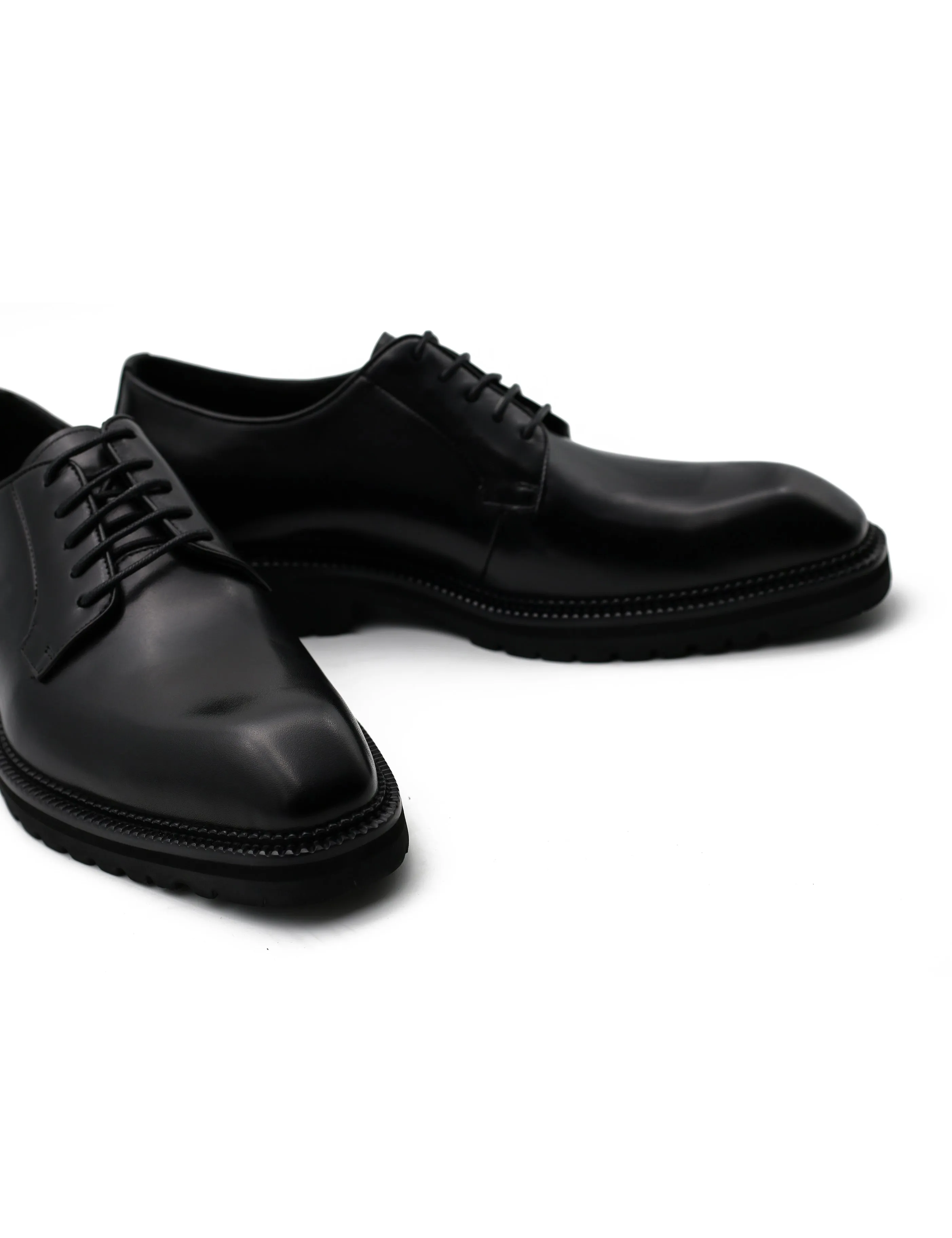 BLACK POLISHED LEATHER DERBY SHOES – CHISEL TOE – LUG SOLE