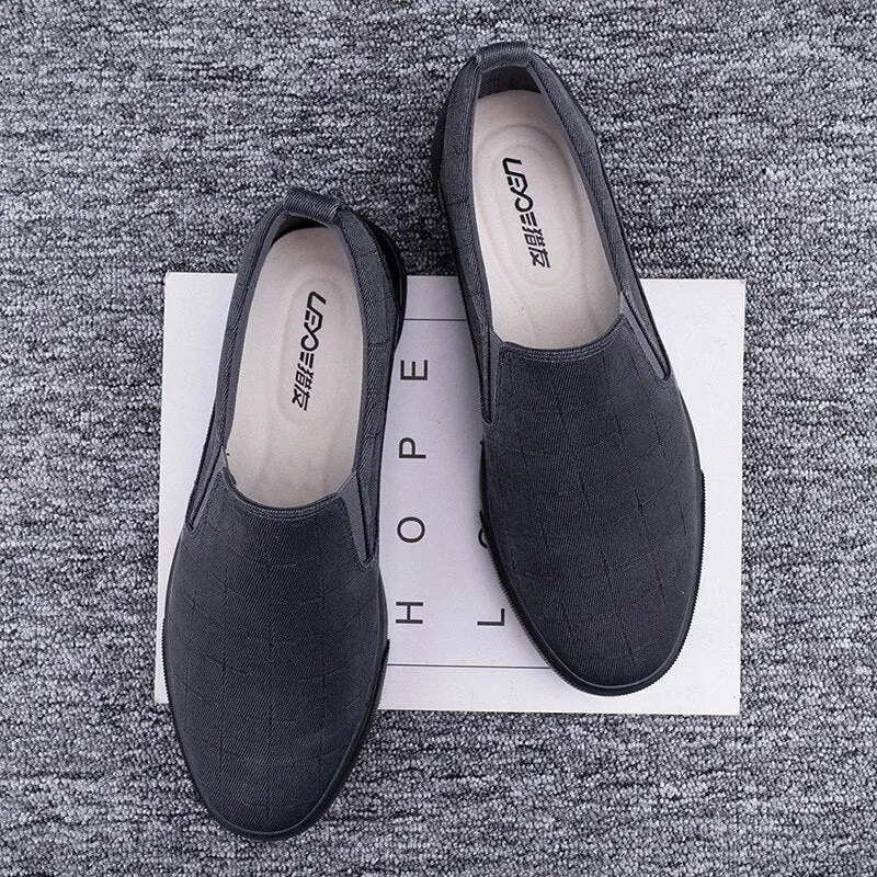 Hnzxzm New Fashion Loafers Men Flat Canvas Shoes Brand Mens Casual Shoes Cool Young Man Slip-on Cloth Shoes All Black Gray A4767